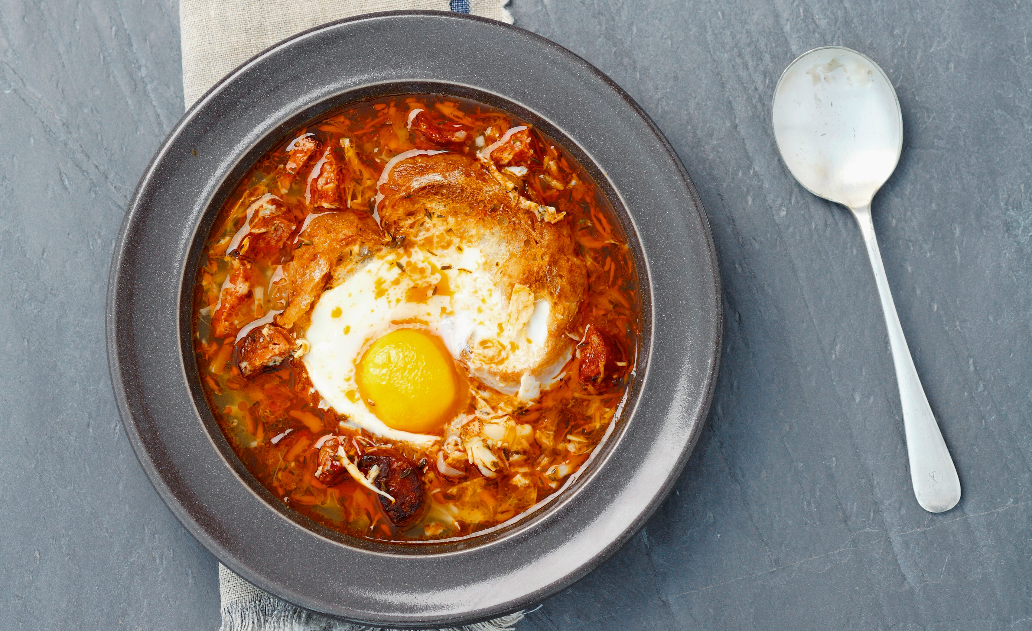 Cómo hacer unas sopas de ajo | Ecos Online