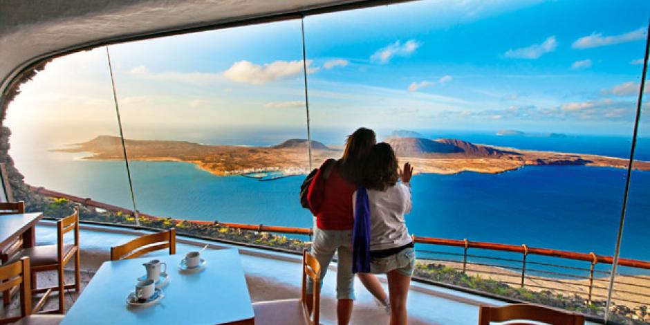 Das Mirador del Río ist ein architektonisch reizvoller Aussichtspunkt im äußersten Norden der Kanareninsel Lanzarote