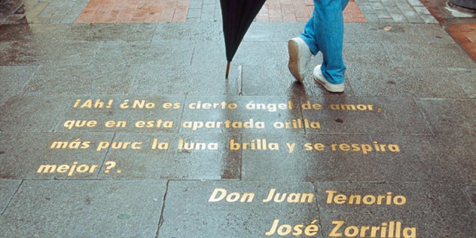 Welttag der Poesie. Huertas Straße, Madrid. Poesie auf die Straße