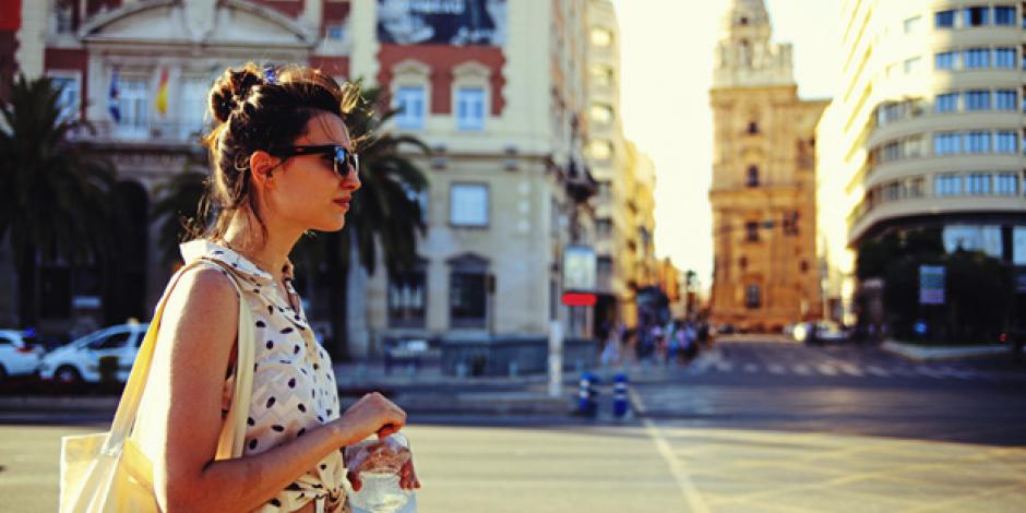 Eine Frau in Málaga. Spanisch lernen in Andalusien