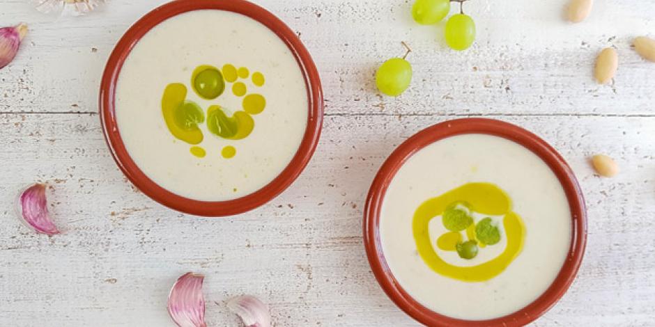 Ajoblanco, eine Suppe auf der Basis von Mandeln und Knoblauch