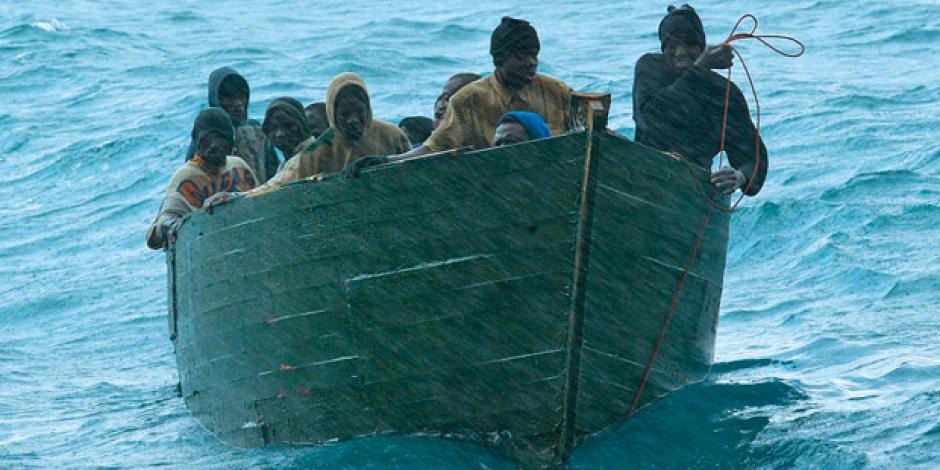 SAMUEL ARANDA/AFP/Getty Images. Eine Gruppe von 42 Einwanderern segelt vor der Küste der spanischen Kanareninsel, um den Hafen von Puerto del Rosario zu erreichen.