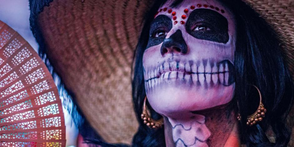 der Tag der Toten oder Día de Muertos in Konkurrenz zu Halloween