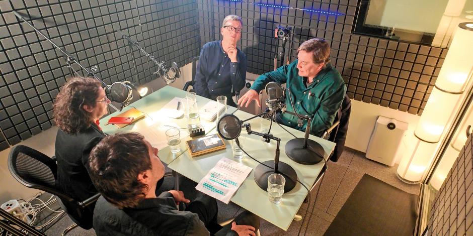 Charlamos con García Montero Giancarlo Sánchez-Aizcorbe, Itziar Iglesia y Juan-Ramón García Ober 